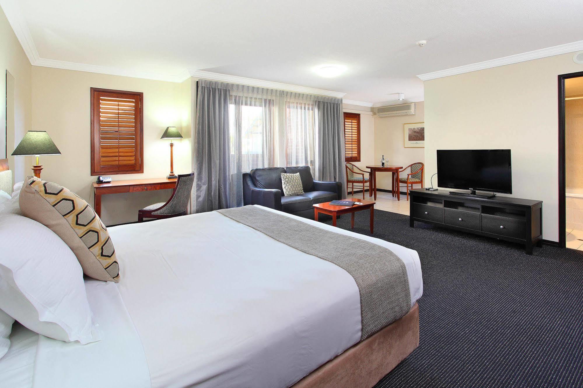 Ramada By Wyndham Brisbane Windsor Hotel Buitenkant foto