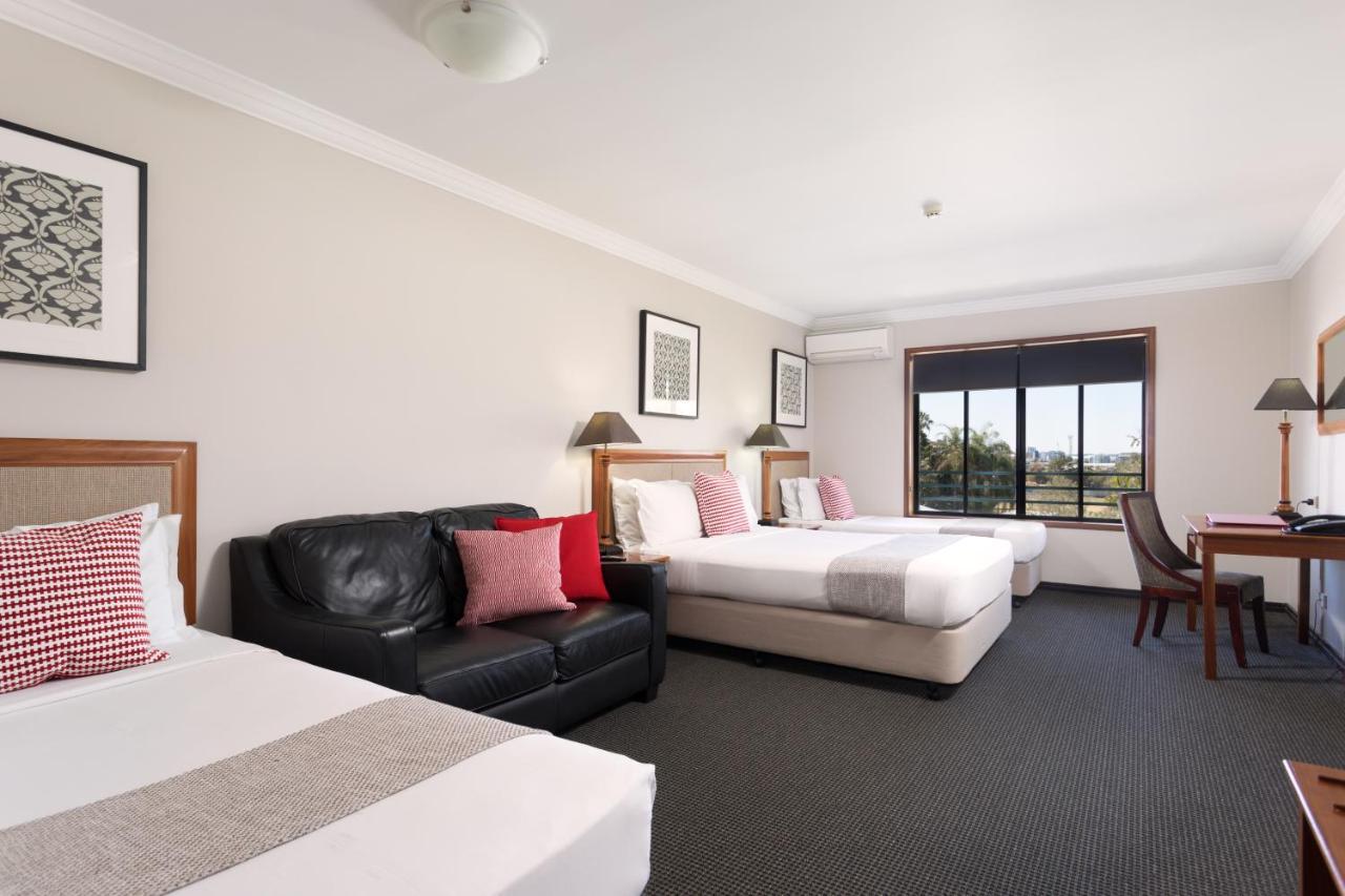 Ramada By Wyndham Brisbane Windsor Hotel Buitenkant foto