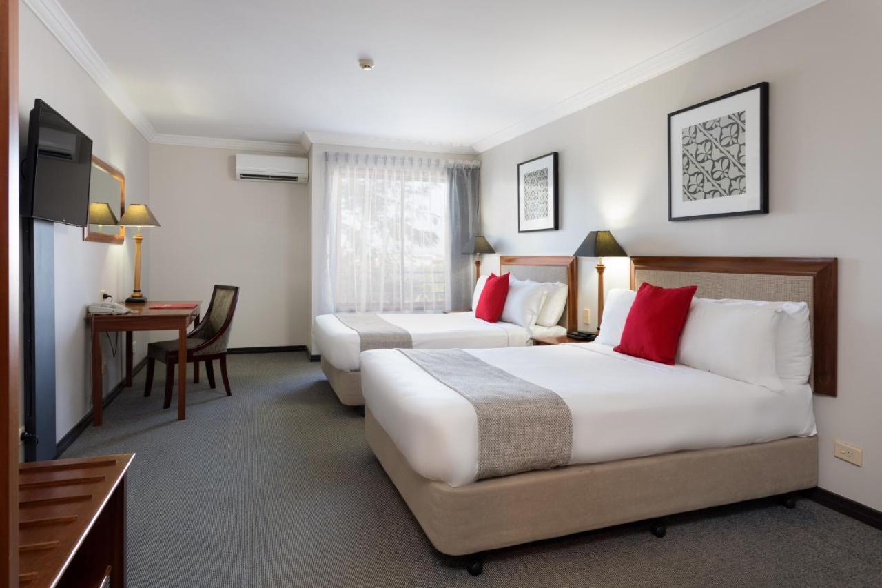 Ramada By Wyndham Brisbane Windsor Hotel Buitenkant foto